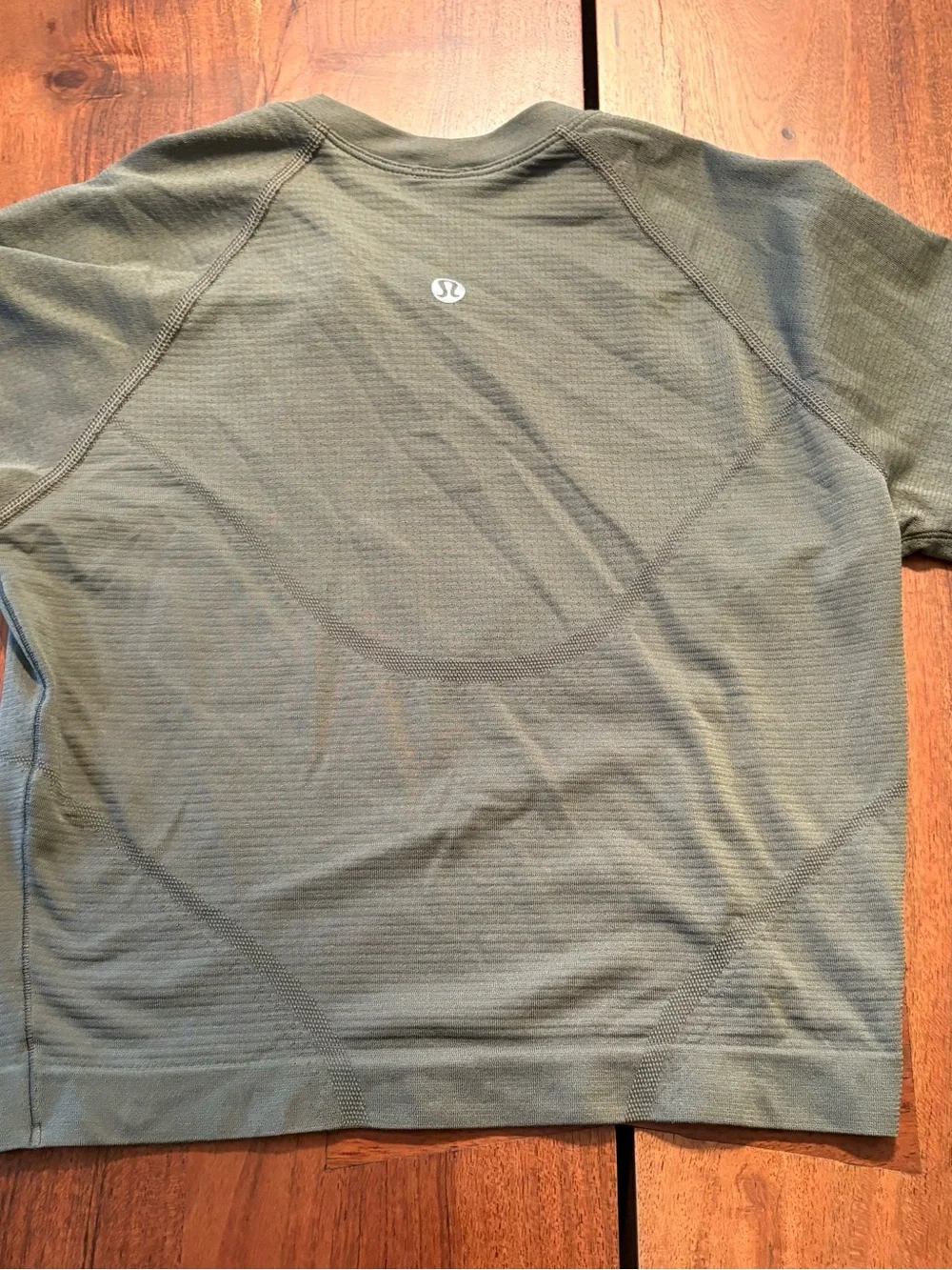 lululemon athletica Olive Green Short Sleeve Crop Crewneck Top size 4
